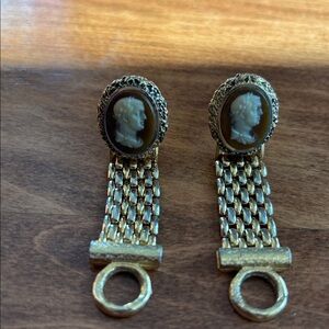 Vintage Gold Cameo cufflinks brown, and gold tone.